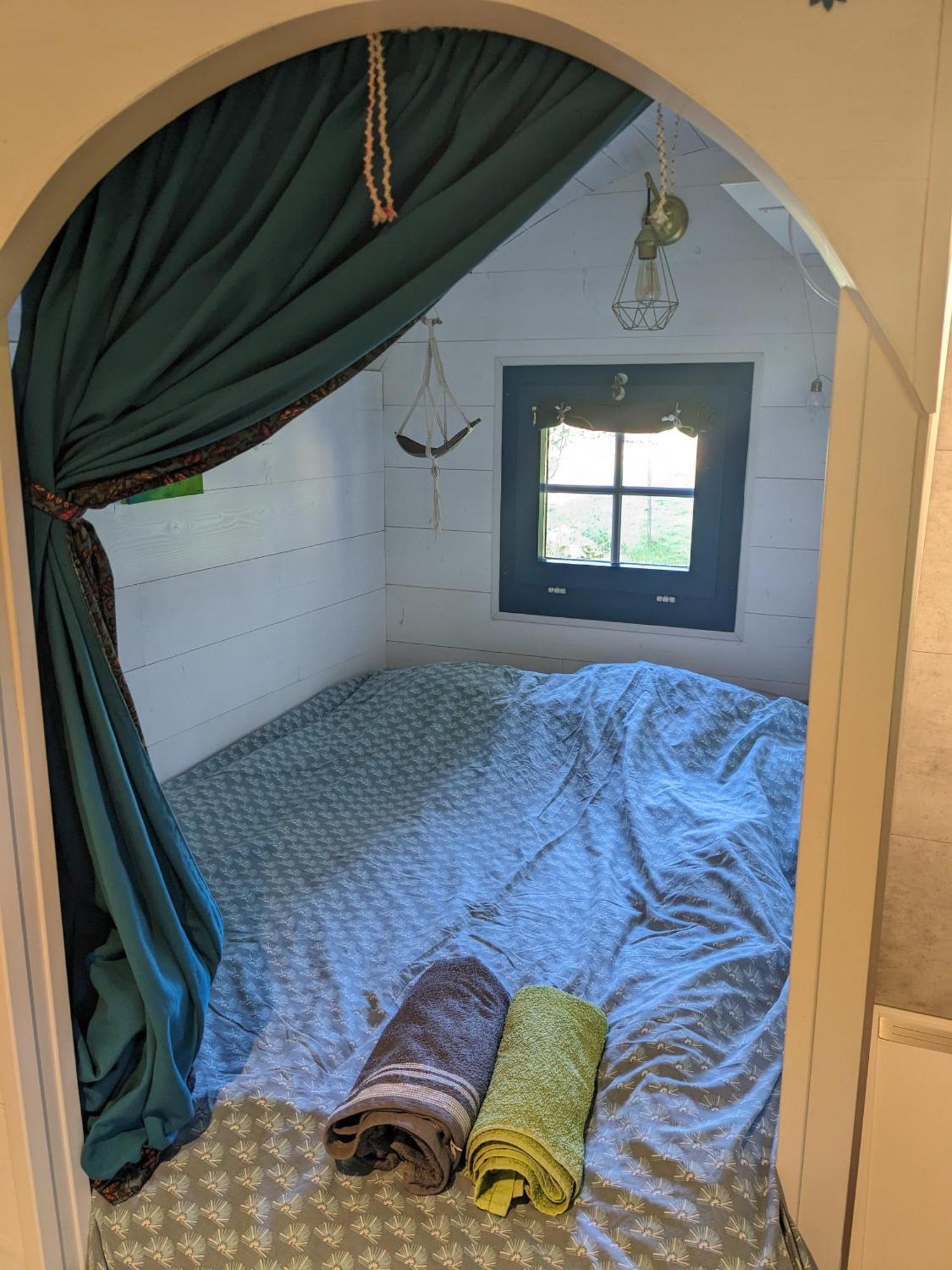 La Roulotte Tiny House Du Mond'Ideal Leval  Luaran gambar