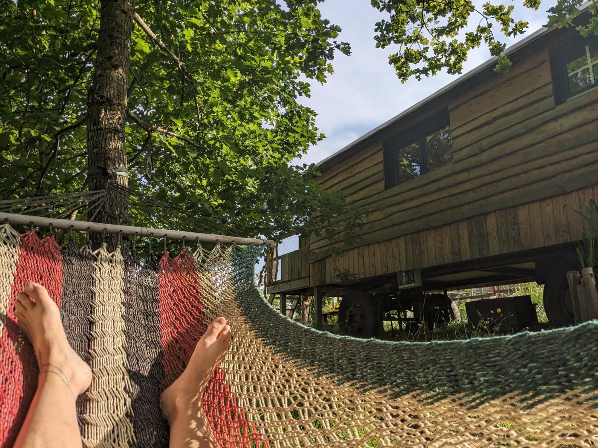 La Roulotte Tiny House Du Mond'Ideal Leval  Luaran gambar