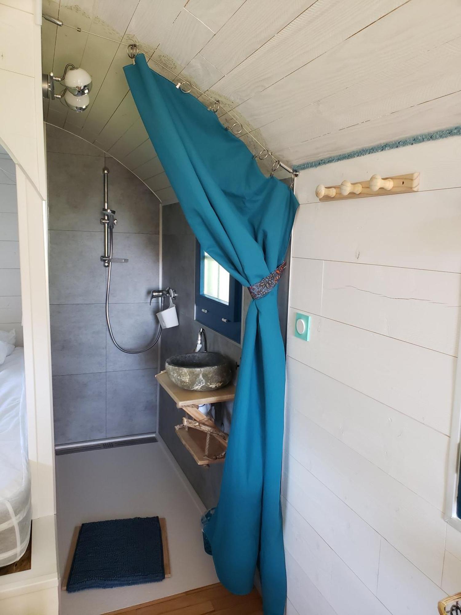 La Roulotte Tiny House Du Mond'Ideal Leval  Luaran gambar