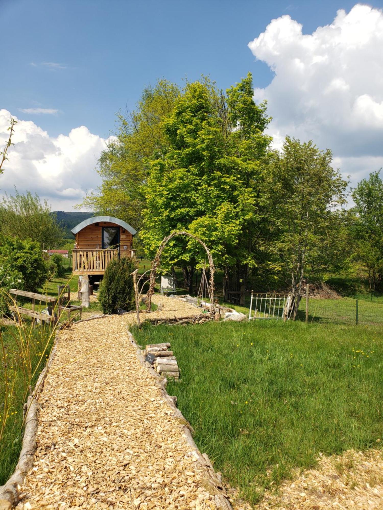 La Roulotte Tiny House Du Mond'Ideal Leval  Luaran gambar