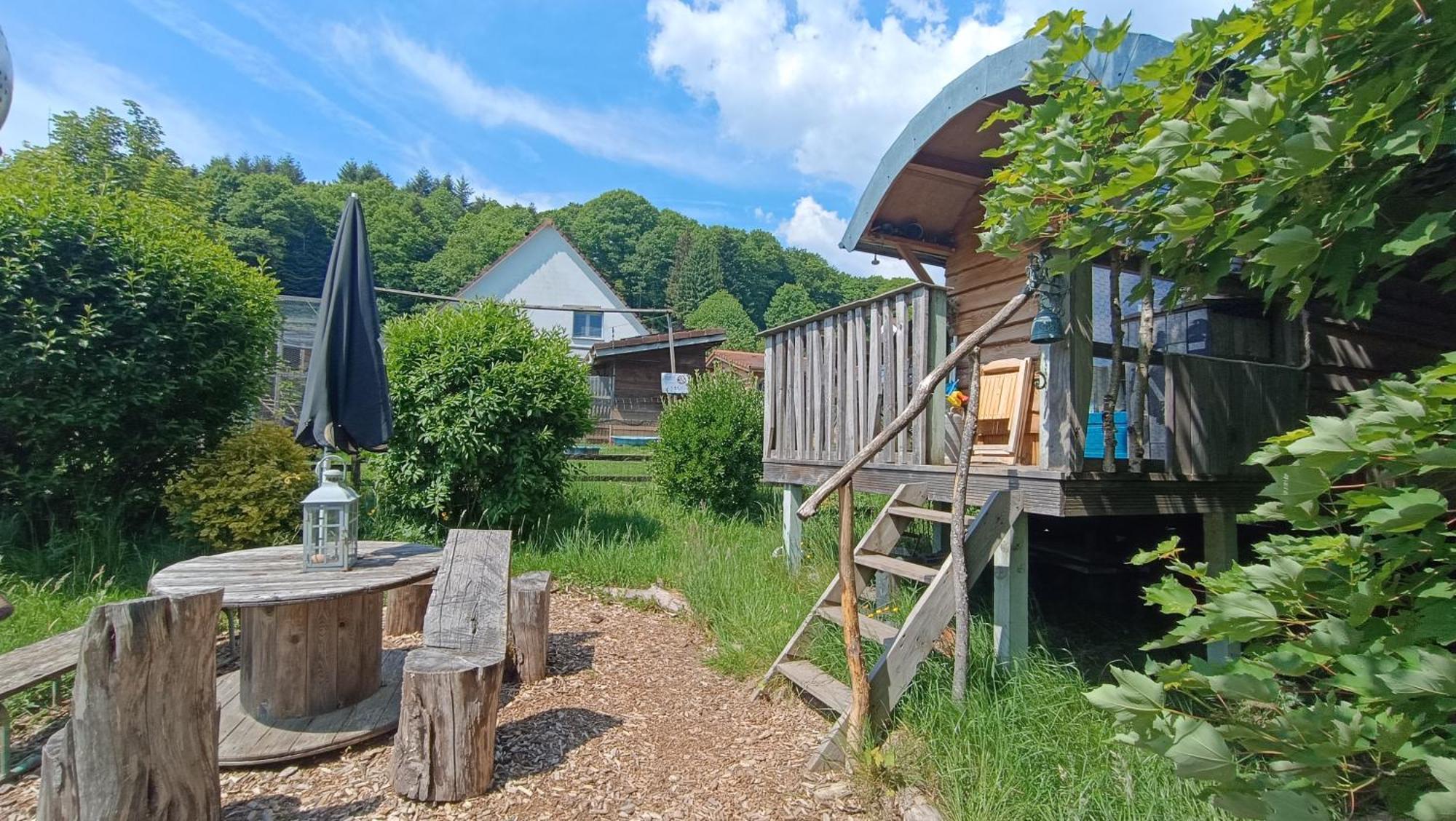La Roulotte Tiny House Du Mond'Ideal Leval  Luaran gambar